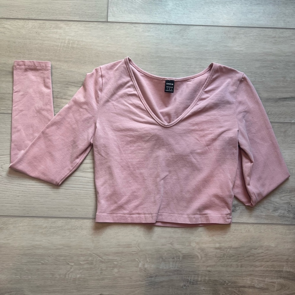 Cute pink long sleeve💕🎀🌸
Only worn once!
